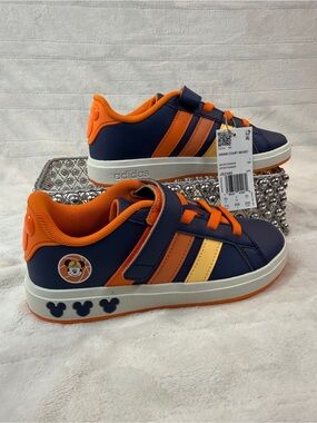 Adidas Disney Mickey Grand Court  Sz 1 1/2 Youth.   JS2345